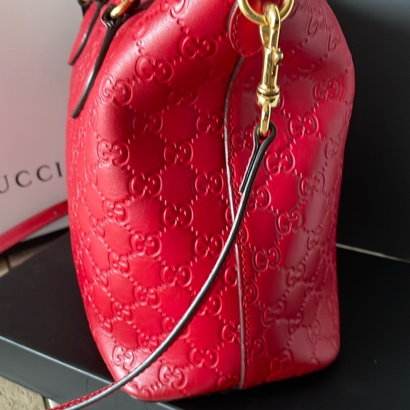 Authentic Gucci Red Leather Tote/ Shoulder Bag. - Picture 6 of 16